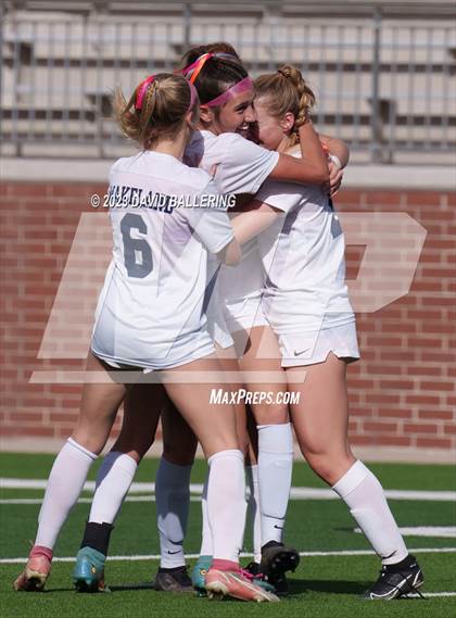 Thumbnail 2 in Reedy vs. Wakeland (UIL Regional Quarterfinal Playoff) photogallery.