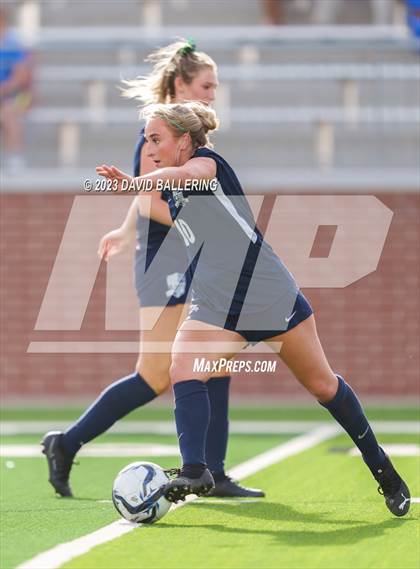 Thumbnail 3 in Reedy vs. Wakeland (UIL Regional Quarterfinal Playoff) photogallery.
