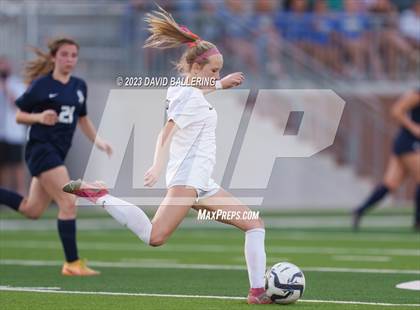 Thumbnail 2 in Reedy vs. Wakeland (UIL Regional Quarterfinal Playoff) photogallery.