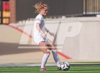 Thumbnail 3 in Reedy vs. Wakeland (UIL Regional Quarterfinal Playoff) photogallery.