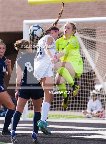 Thumbnail 1 in Reedy vs. Wakeland (UIL Regional Quarterfinal Playoff) photogallery.