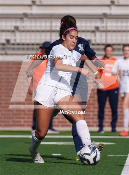 Thumbnail 3 in Reedy vs. Wakeland (UIL Regional Quarterfinal Playoff) photogallery.