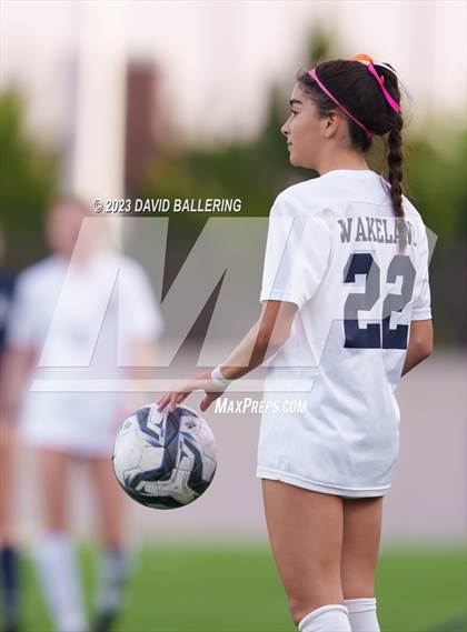 Thumbnail 3 in Reedy vs. Wakeland (UIL Regional Quarterfinal Playoff) photogallery.