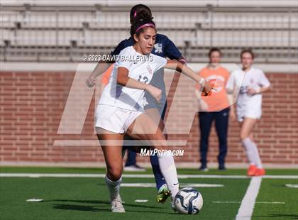 Thumbnail 2 in Reedy vs. Wakeland (UIL Regional Quarterfinal Playoff) photogallery.