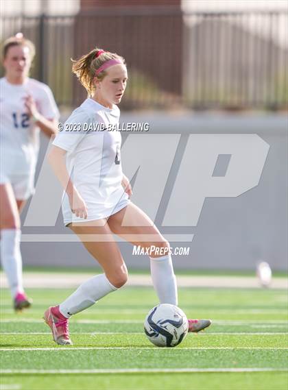 Thumbnail 2 in Reedy vs. Wakeland (UIL Regional Quarterfinal Playoff) photogallery.