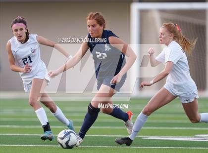 Thumbnail 3 in Reedy vs. Wakeland (UIL Regional Quarterfinal Playoff) photogallery.