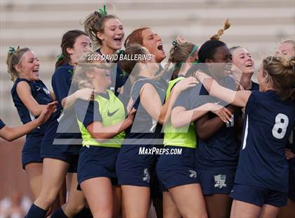 Thumbnail 3 in Reedy vs. Wakeland (UIL Regional Quarterfinal Playoff) photogallery.