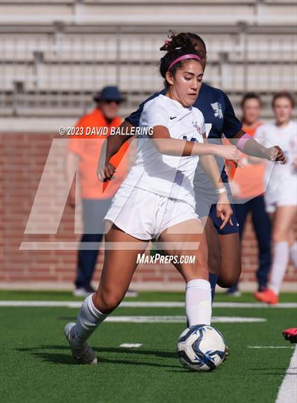Thumbnail 1 in Reedy vs. Wakeland (UIL Regional Quarterfinal Playoff) photogallery.