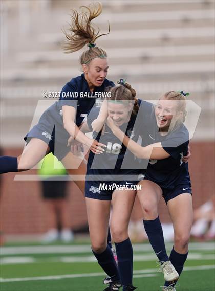 Thumbnail 2 in Reedy vs. Wakeland (UIL Regional Quarterfinal Playoff) photogallery.