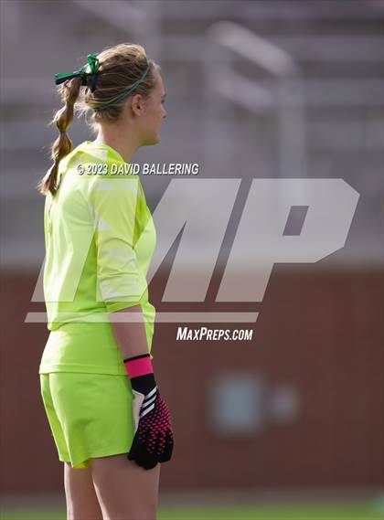 Thumbnail 3 in Reedy vs. Wakeland (UIL Regional Quarterfinal Playoff) photogallery.