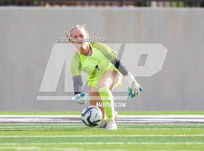 Thumbnail 1 in Reedy vs. Wakeland (UIL Regional Quarterfinal Playoff) photogallery.