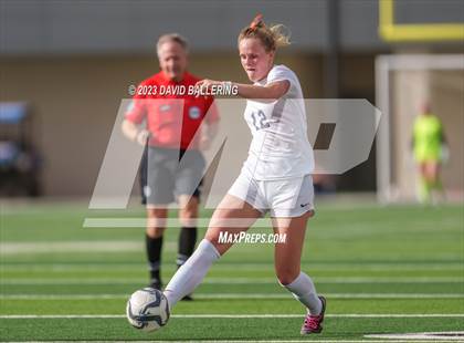 Thumbnail 3 in Reedy vs. Wakeland (UIL Regional Quarterfinal Playoff) photogallery.