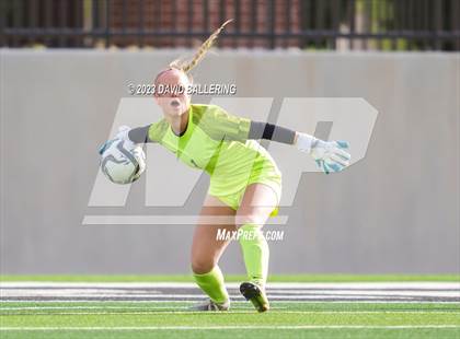 Thumbnail 2 in Reedy vs. Wakeland (UIL Regional Quarterfinal Playoff) photogallery.