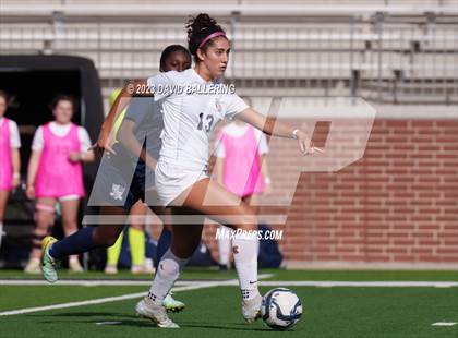 Thumbnail 3 in Reedy vs. Wakeland (UIL Regional Quarterfinal Playoff) photogallery.
