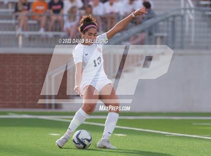 Thumbnail 1 in Reedy vs. Wakeland (UIL Regional Quarterfinal Playoff) photogallery.