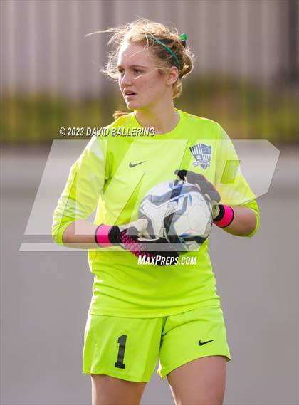 Thumbnail 1 in Reedy vs. Wakeland (UIL Regional Quarterfinal Playoff) photogallery.