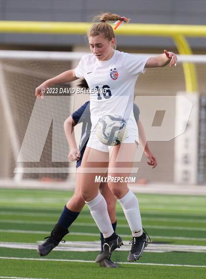 Thumbnail 2 in Reedy vs. Wakeland (UIL Regional Quarterfinal Playoff) photogallery.