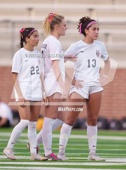 Thumbnail 3 in Reedy vs. Wakeland (UIL Regional Quarterfinal Playoff) photogallery.