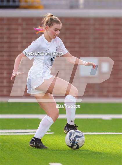 Thumbnail 3 in Reedy vs. Wakeland (UIL Regional Quarterfinal Playoff) photogallery.
