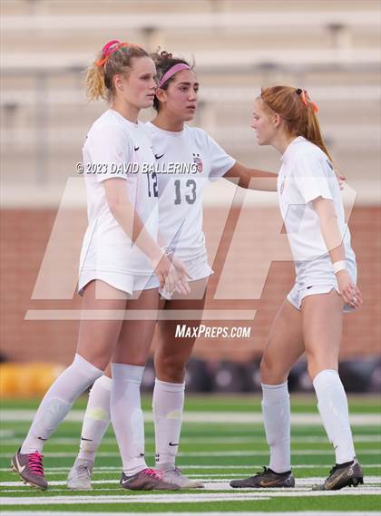 Thumbnail 1 in Reedy vs. Wakeland (UIL Regional Quarterfinal Playoff) photogallery.