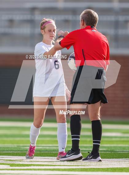 Thumbnail 1 in Reedy vs. Wakeland (UIL Regional Quarterfinal Playoff) photogallery.
