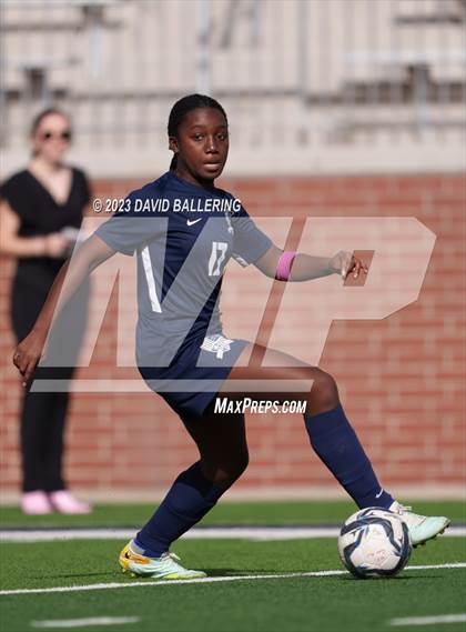 Thumbnail 3 in Reedy vs. Wakeland (UIL Regional Quarterfinal Playoff) photogallery.