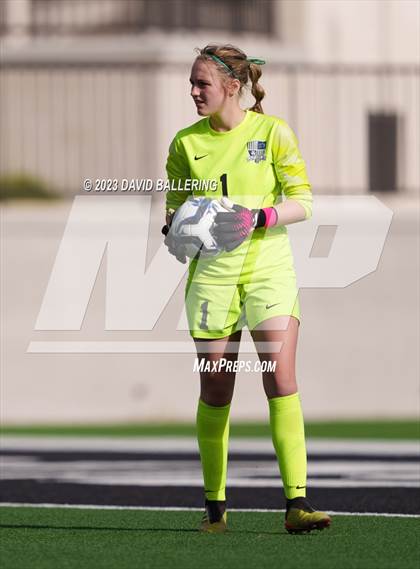 Thumbnail 1 in Reedy vs. Wakeland (UIL Regional Quarterfinal Playoff) photogallery.