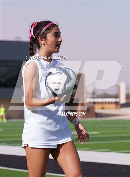 Thumbnail 1 in Reedy vs. Wakeland (UIL Regional Quarterfinal Playoff) photogallery.