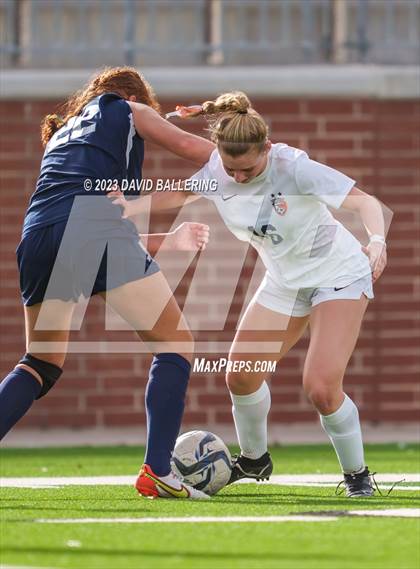 Thumbnail 2 in Reedy vs. Wakeland (UIL Regional Quarterfinal Playoff) photogallery.