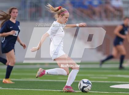 Thumbnail 3 in Reedy vs. Wakeland (UIL Regional Quarterfinal Playoff) photogallery.