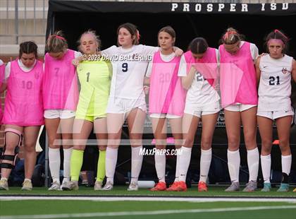 Thumbnail 3 in Reedy vs. Wakeland (UIL Regional Quarterfinal Playoff) photogallery.
