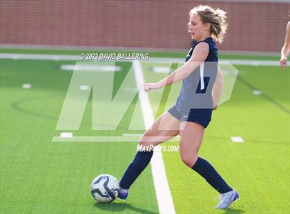Thumbnail 1 in Reedy vs. Wakeland (UIL Regional Quarterfinal Playoff) photogallery.