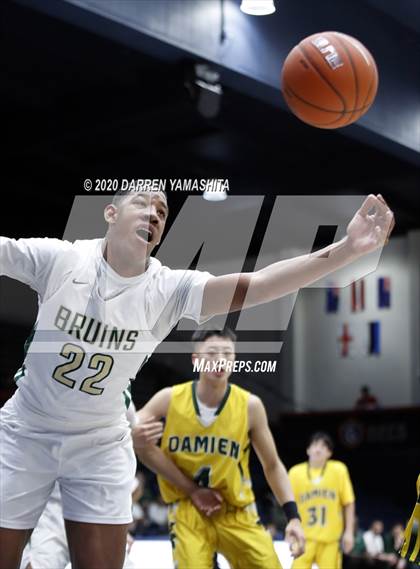 Thumbnail 2 in Damien vs. St. Patrick-St. Vincent (MaxPreps MLK Classic) photogallery.