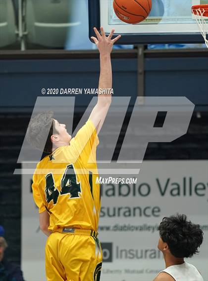 Thumbnail 3 in Damien vs. St. Patrick-St. Vincent (MaxPreps MLK Classic) photogallery.