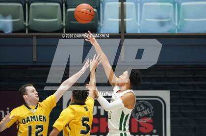 Thumbnail 1 in Damien vs. St. Patrick-St. Vincent (MaxPreps MLK Classic) photogallery.