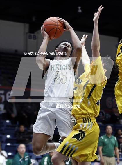 Thumbnail 3 in Damien vs. St. Patrick-St. Vincent (MaxPreps MLK Classic) photogallery.