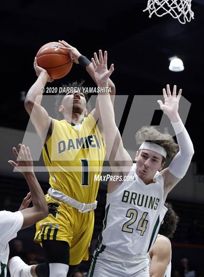 Thumbnail 1 in Damien vs. St. Patrick-St. Vincent (MaxPreps MLK Classic) photogallery.
