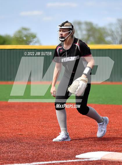 Thumbnail 2 in Brenham vs A&M Consolidated photogallery.