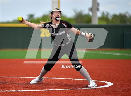 Thumbnail 2 in Brenham vs A&M Consolidated photogallery.