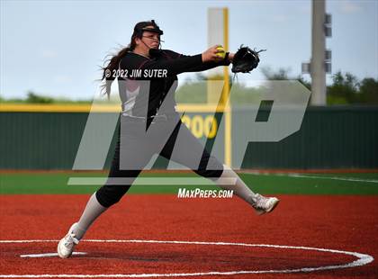 Thumbnail 2 in Brenham vs A&M Consolidated photogallery.