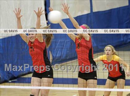 Thumbnail 1 in St. Francis vs St. Mary's (CIF SJS D1 Final) photogallery.