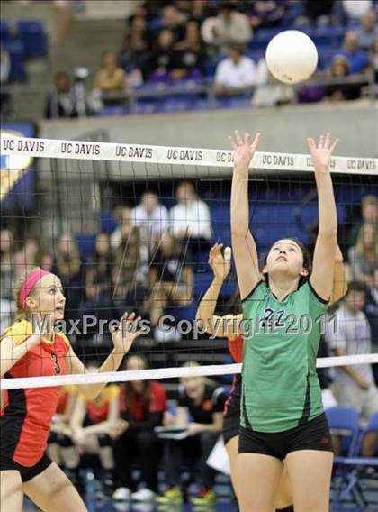 Thumbnail 3 in St. Francis vs St. Mary's (CIF SJS D1 Final) photogallery.