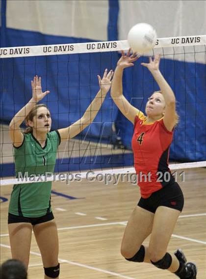 Thumbnail 3 in St. Francis vs St. Mary's (CIF SJS D1 Final) photogallery.