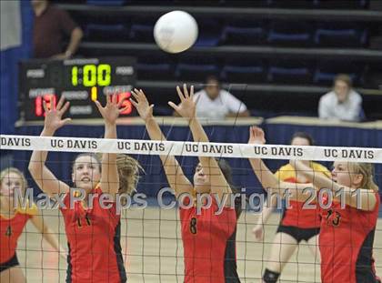 Thumbnail 2 in St. Francis vs St. Mary's (CIF SJS D1 Final) photogallery.