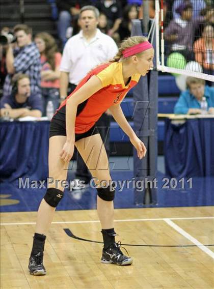 Thumbnail 2 in St. Francis vs St. Mary's (CIF SJS D1 Final) photogallery.