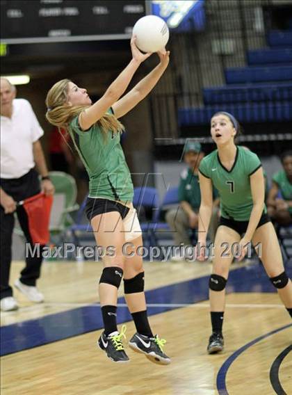 Thumbnail 2 in St. Francis vs St. Mary's (CIF SJS D1 Final) photogallery.