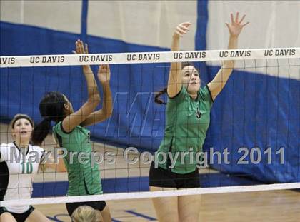 Thumbnail 2 in St. Francis vs St. Mary's (CIF SJS D1 Final) photogallery.