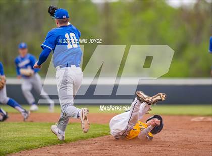 Thumbnail 1 in Webster Schroeder @ Victor (NYSPHSAA Section V Class A Semifinals) photogallery.