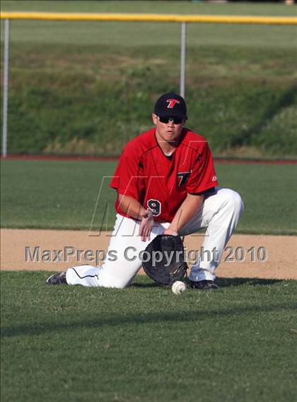 Thumbnail 3 in Effingham vs. Triad (Sectional Playoffs) photogallery.