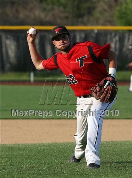 Thumbnail 3 in Effingham vs. Triad (Sectional Playoffs) photogallery.